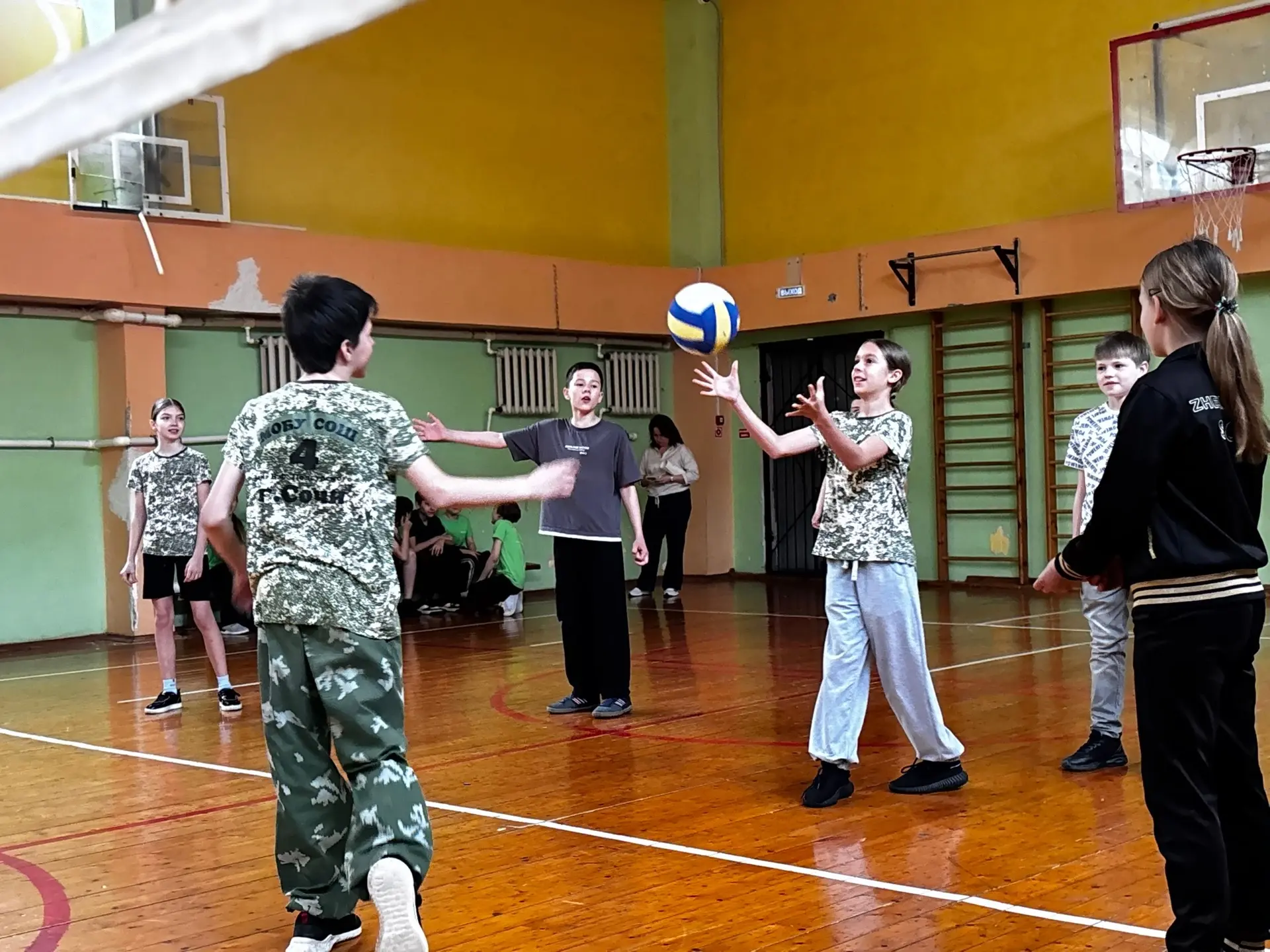 Спортивные каникулы в школе №4! 🏐⚡  Сегодня в нашей школе прошло мероприятие «Спортивные каникулы: п