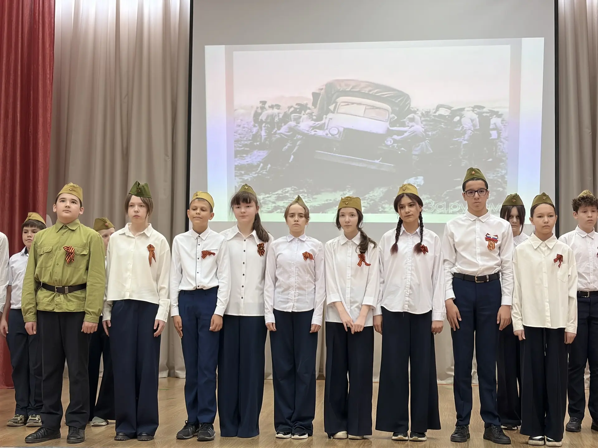 Память жива: в школе прошёл конкурс «Песни Великой Победы» 🎶  Сегодня, 7 мая, стены нашей школы сотр