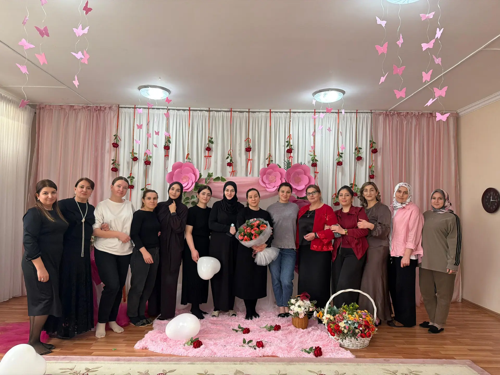 🌸Дорогие женщины, с Международным женским днём вас, с праздником весны! Пусть она буде...
