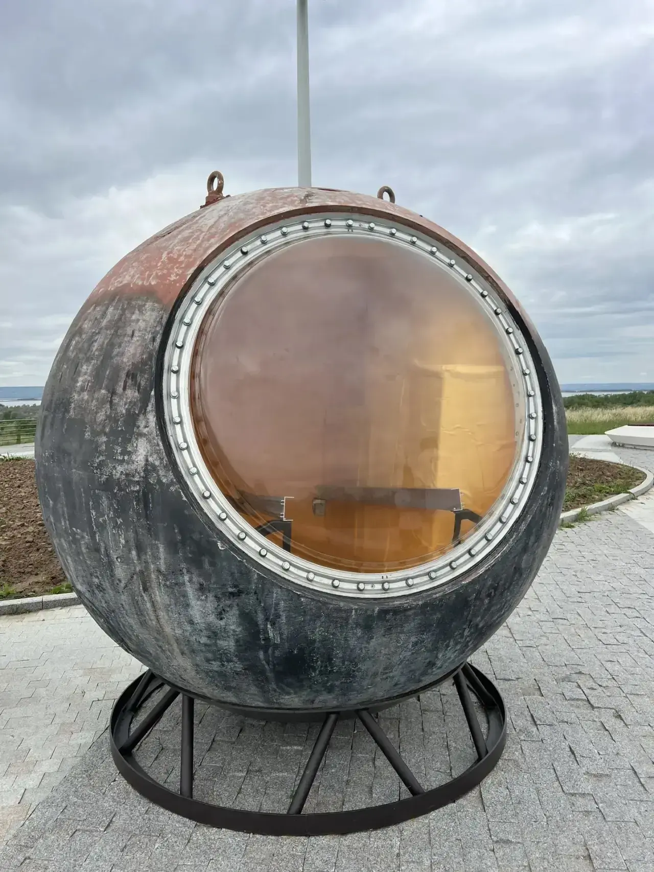 🚀 Поехали! С Днем космонавтики! 🌌✨  Сегодня, 12 апреля, мы отмечаем день, когда человек впервые пере