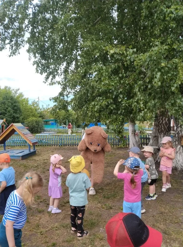 👶Ребята ранней группы с большим удовольствием поиграли в подвижную игру «У медведя во ...