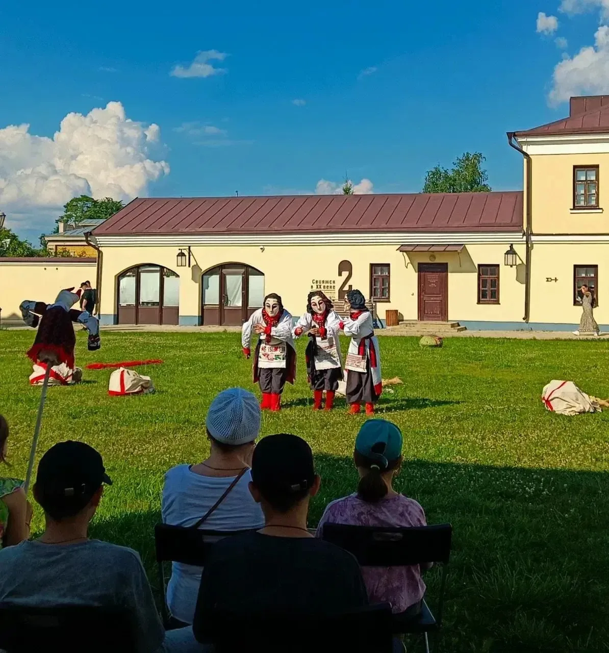Театральное лето в Свияжске подходит к финалу! За это лето на острове-граде успели побы...