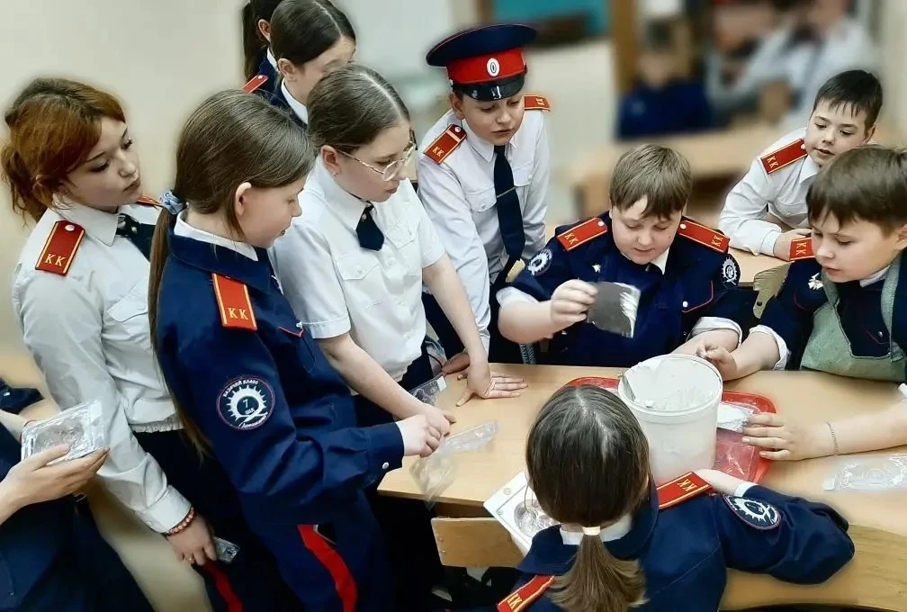 С 27 по 30 апреля в школе проходила предметная неделя технологии, музыки и ИЗО.  В течении недели пр