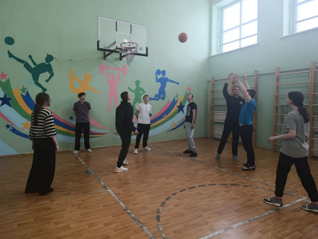 5 мая в МКОУ СОШ с. Верхний Сеймчан прошли дружеские встречи по баскетболу, посвящённые...