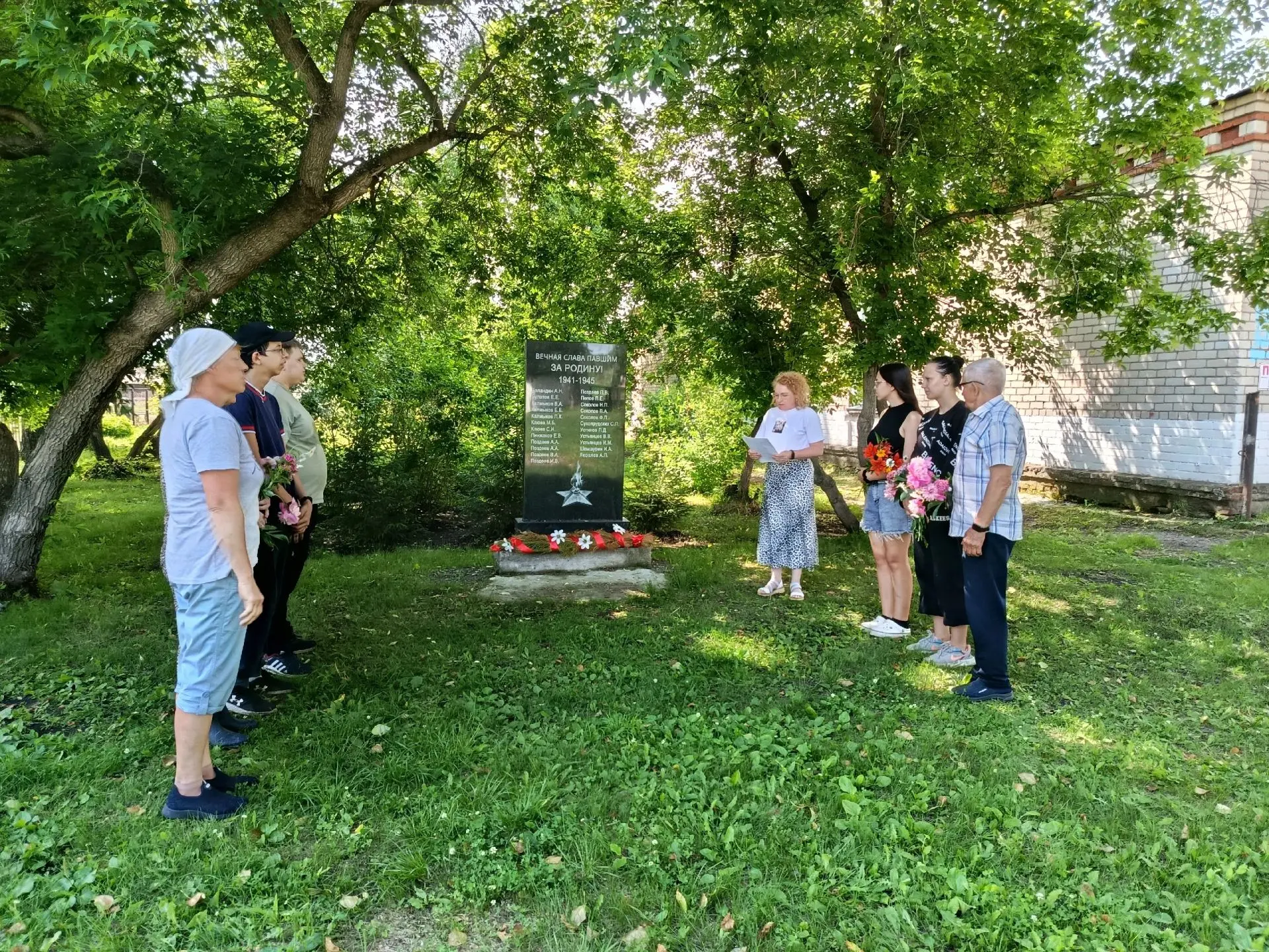 22 июня — День памяти и скорби

Сегодня у мемориала в Устьянцево состоялся траурный митинг, посвящен