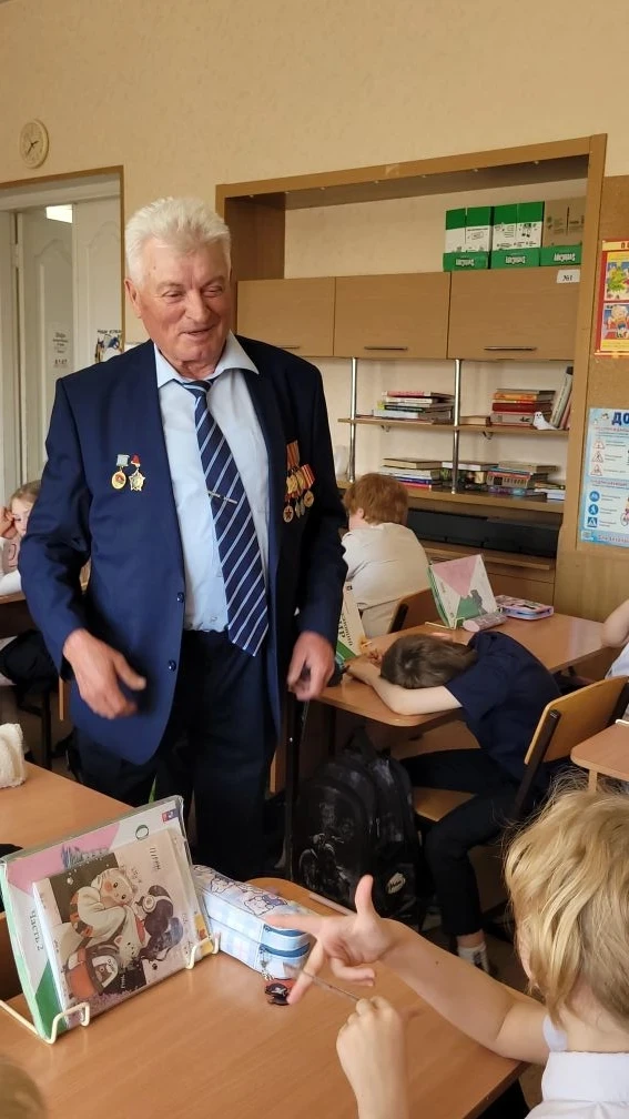 🇷🇺УРОК МУЖЕСТВА🎖️  4 мая, накануне Дня Победы, в 3 Б классе (классный руководитель — Холевчук Ирина 