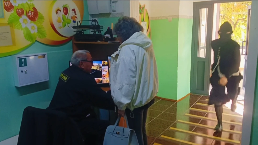 🛡️ «На страже спокойствия: в детском саду „Земляничка“ отработали антитеррористические...