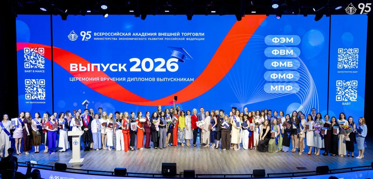 📸 Финальный зачет для выпускников — найти себя на фотографиях, поставить ❤️ и сохранить лучшие кадр