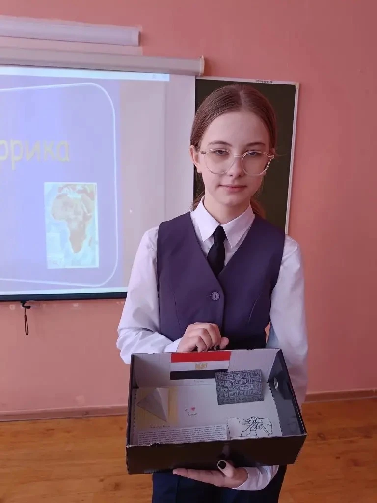 Вести с уроков.  Можно ли уместить целую страну в маленькую коробочку? 📦 Воплотить такую нелегкую за