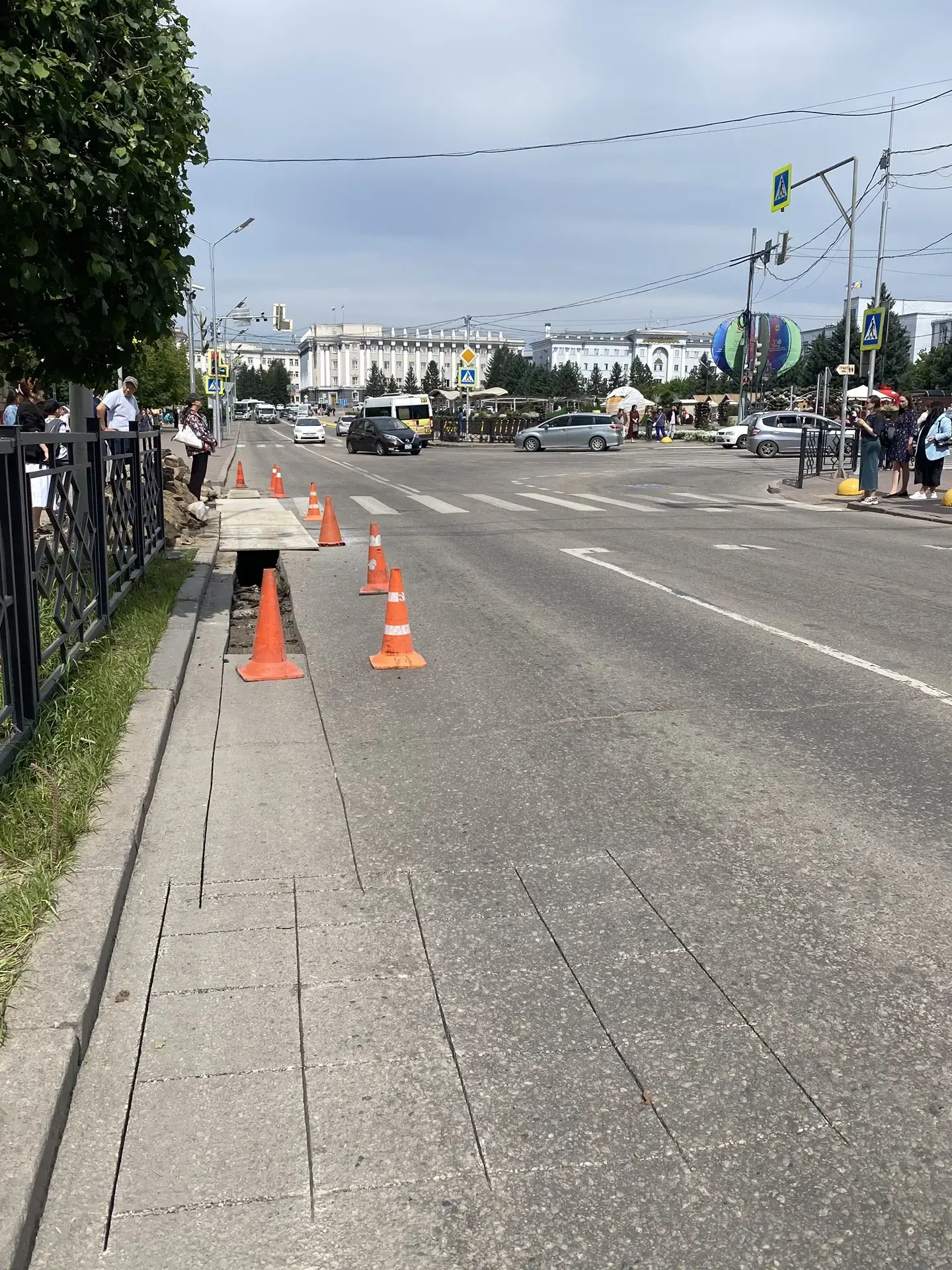 В районе площади Советов монтируют дополнительную ливневую канализацию