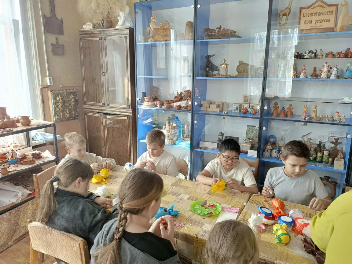 🎨 Весенние каникулы с пользой и творчеством!  ☀️В рамках весенних каникул обучающиеся 5 «В» класса в