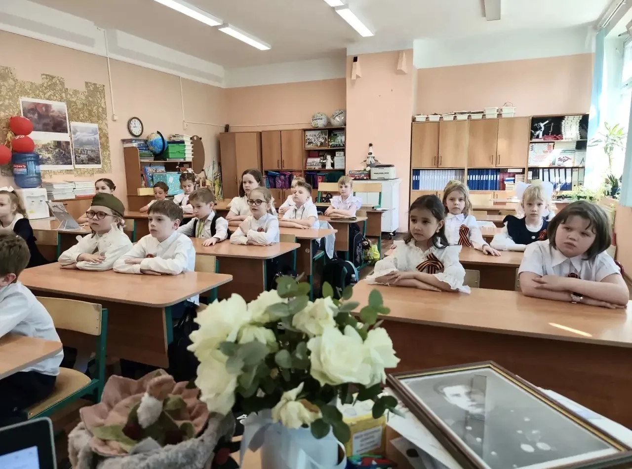 💢 Урок мужества  🔸 Сегодня, 8 мая 2026 года, тысячи московских школьников и студентов колледжей гово