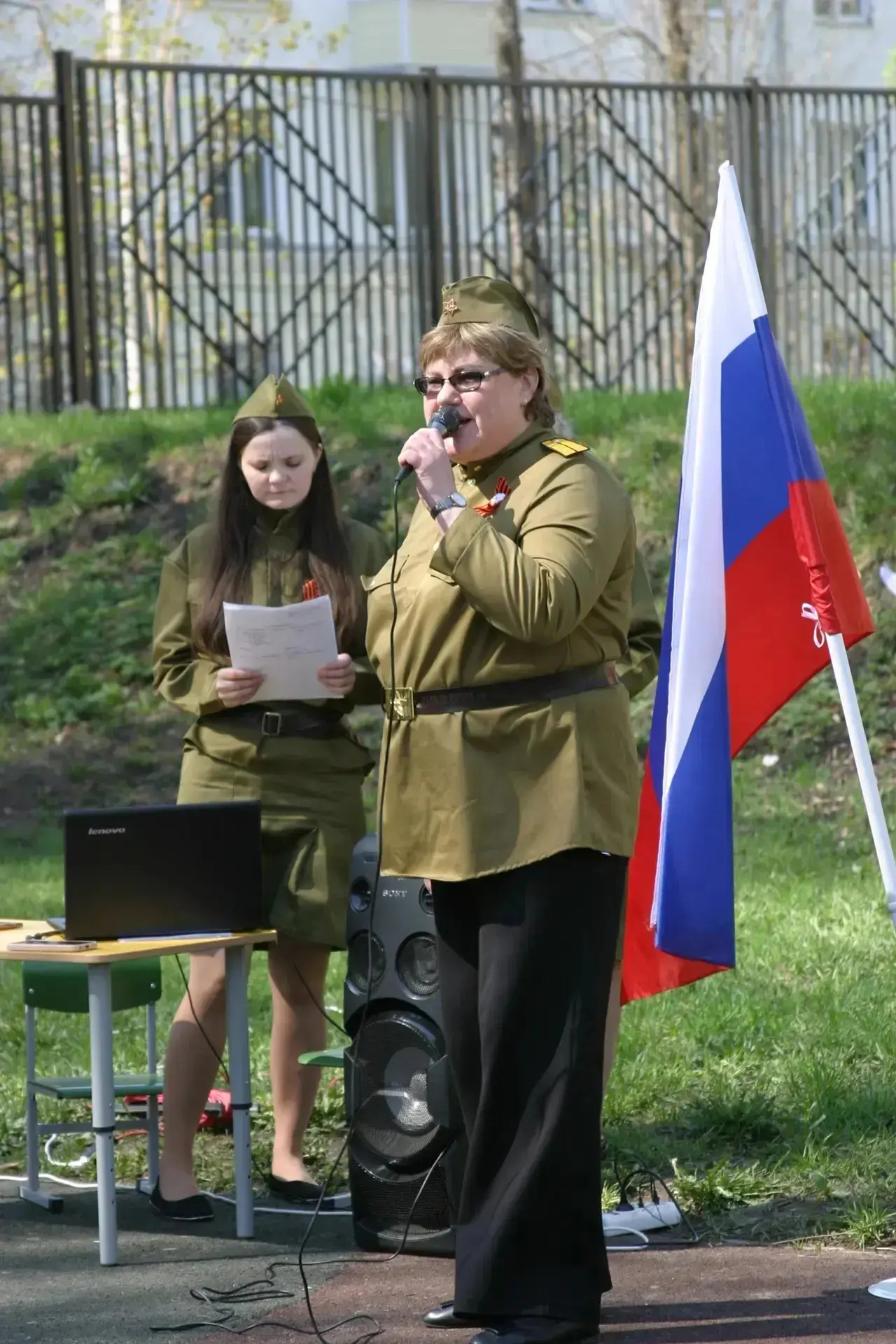 В дошкольном отделении 2 МБОУ СОШ №1 прошел праздничный парад и концерт, посвящённый 81-й годовщине 