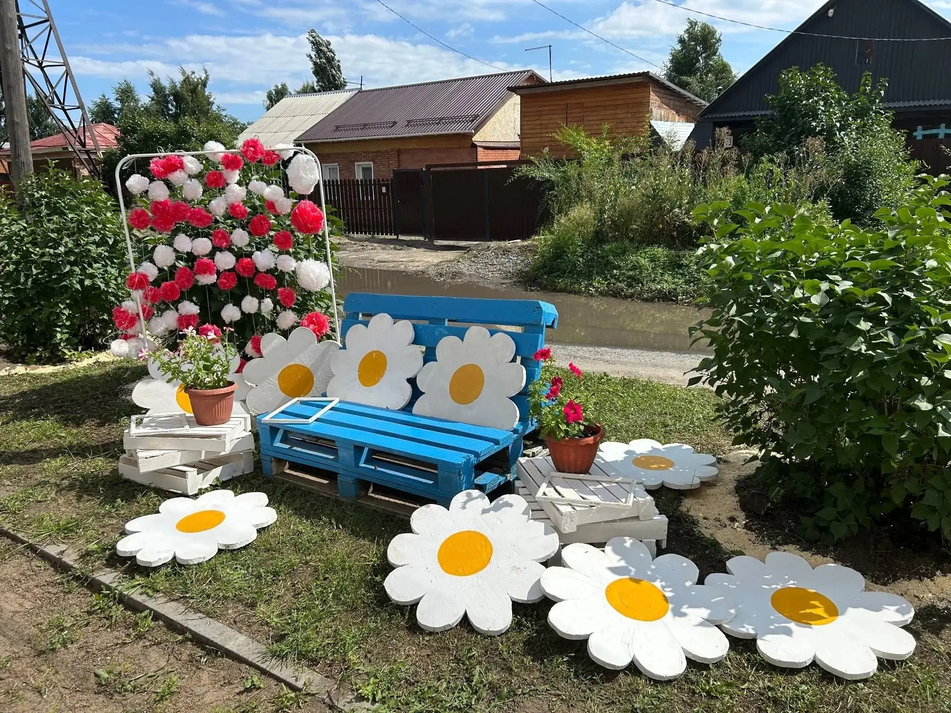 💐Жителей Ленинского округа приглашают принять участие в конкурсе на лучший двор и цвет...
