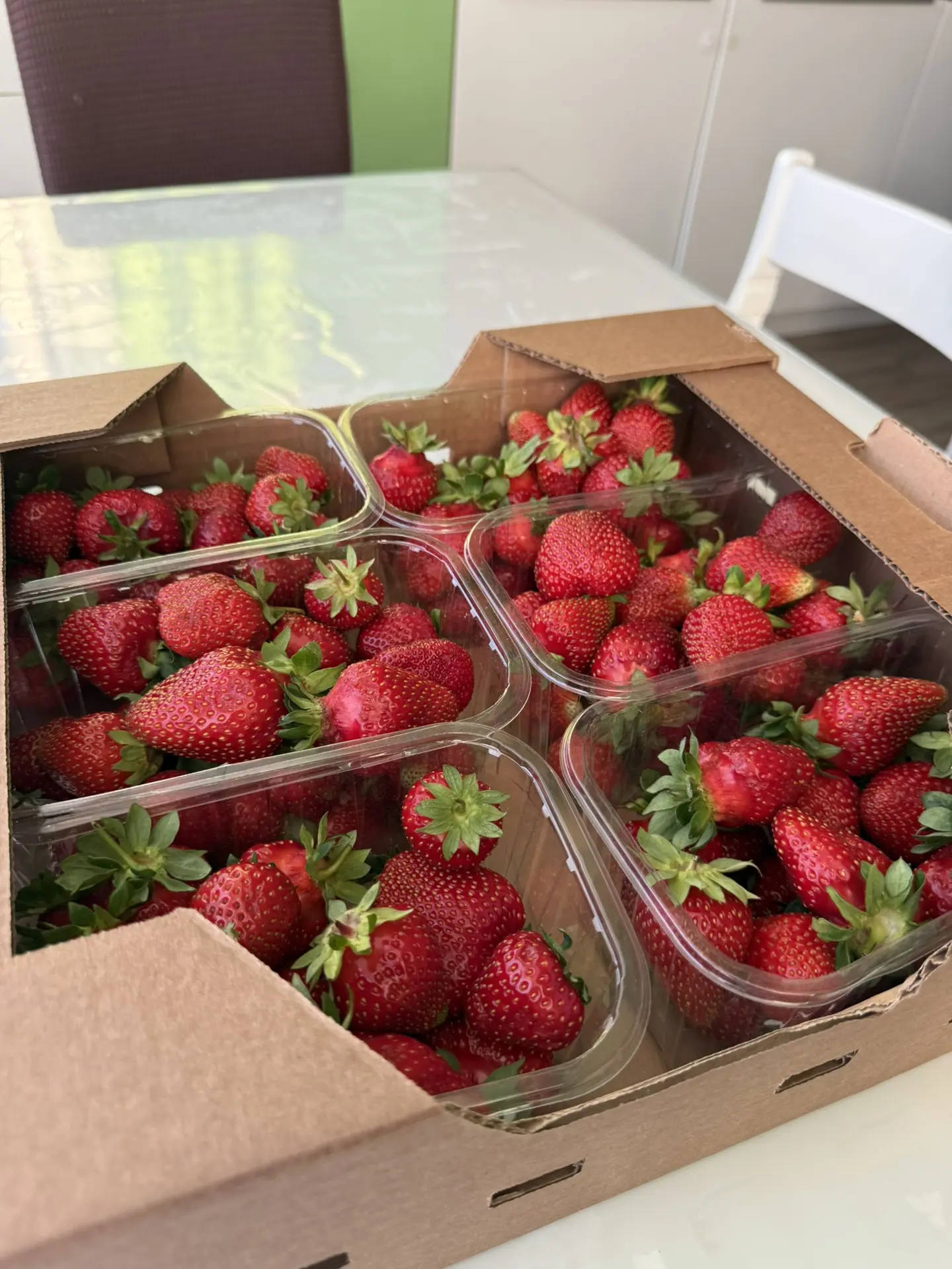 🍓 3 свободных ящика 3кг/2000 руб. будут Сквера трех поколений.
Клубника «на варенье» только по зака