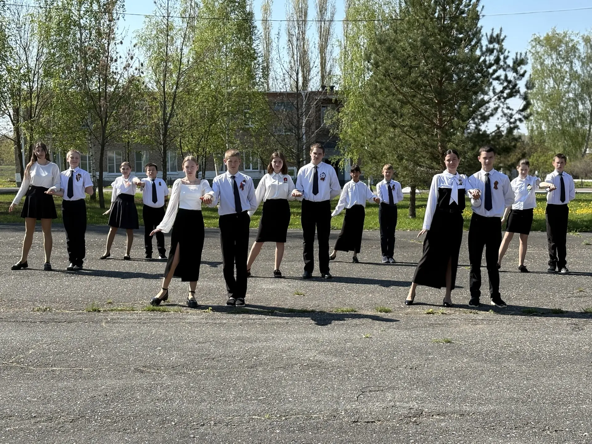 🗓️ Сегодня, 6 мая, в Оренбургской области проходит акция "Вальс Победы". Этот день, ко...