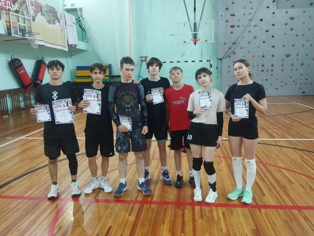 Сегодня в Марковском ДК прошёл турнир по волейболу в честь Дня России 🇷🇺💯! Наша команда, состояща