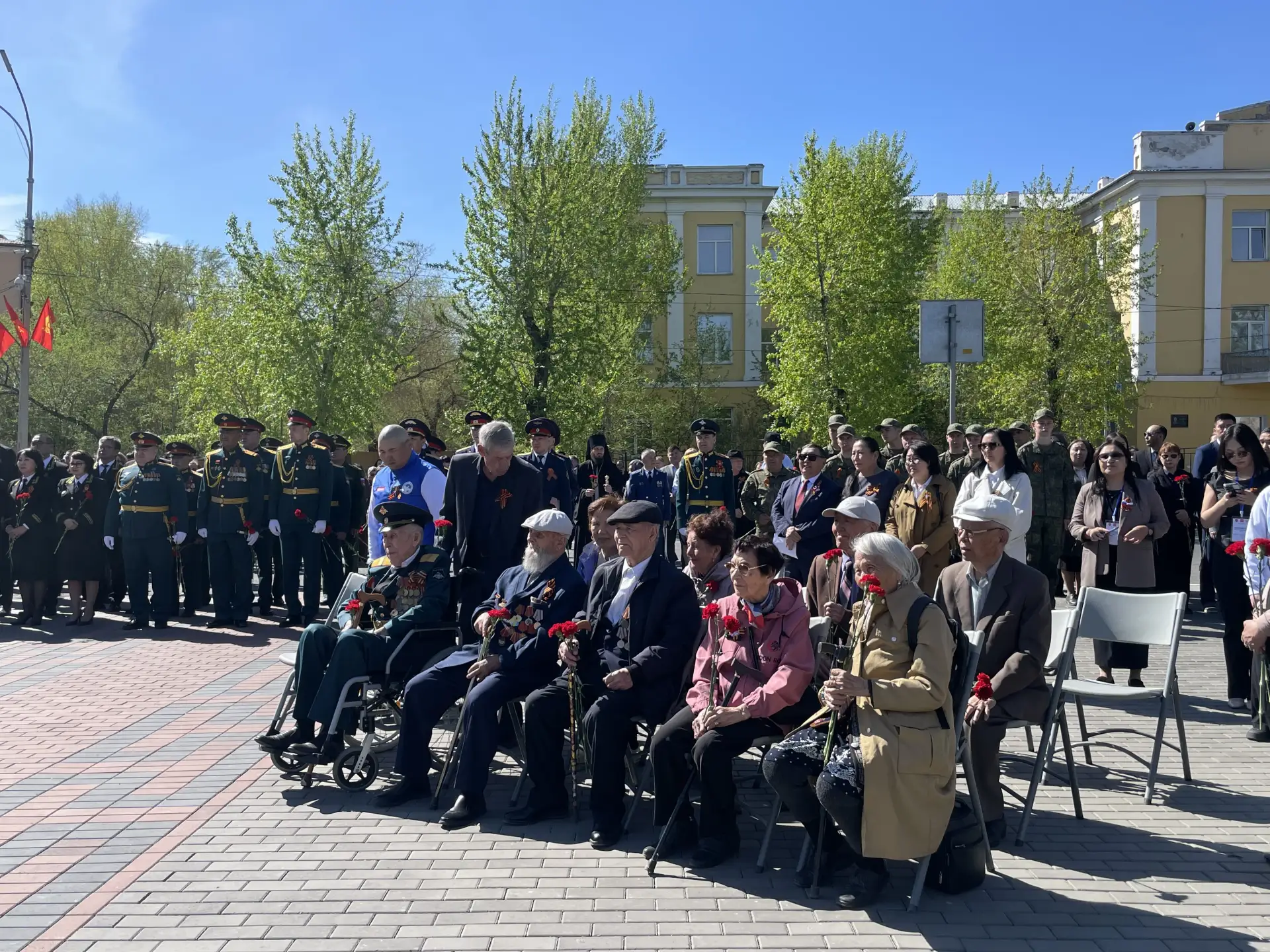 Церемония возложения цветов к памятнику неизвестному герою Великой Отечественной войны ...