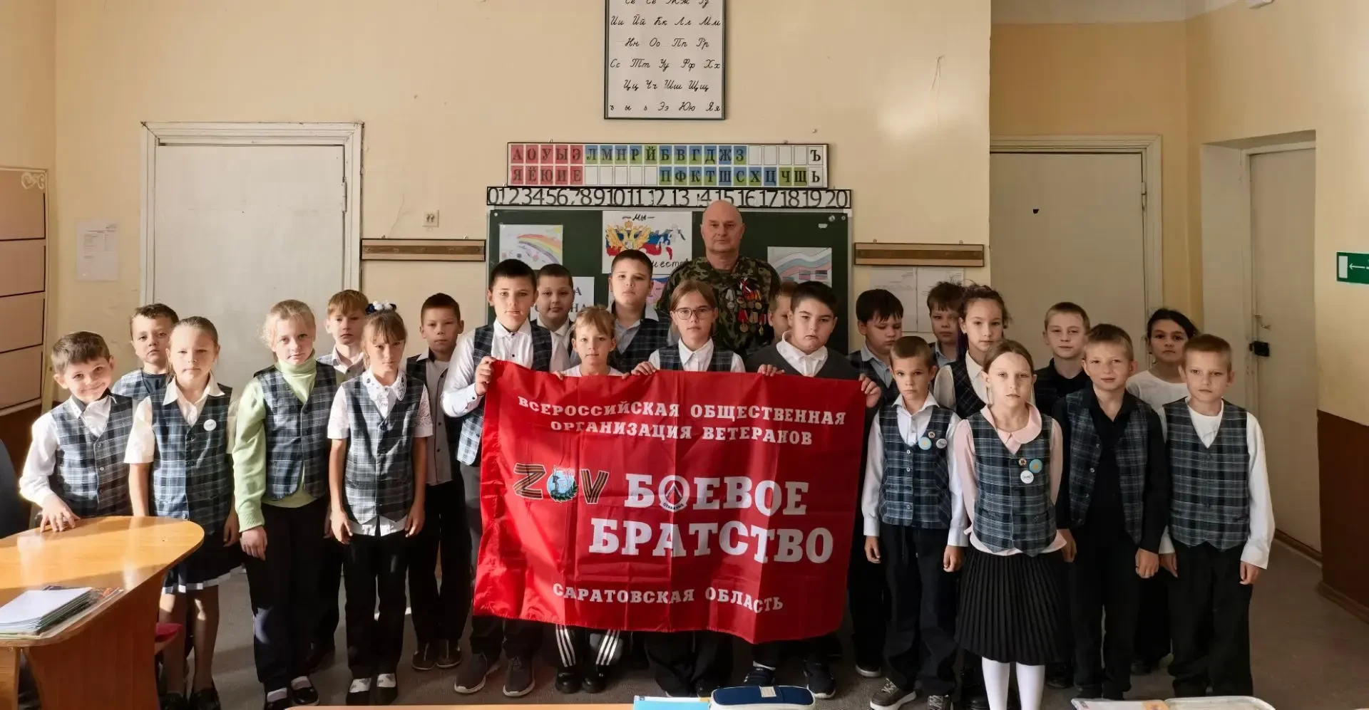 В нашей школе проходят патриотические мероприятия, посвящённые Дню воссоединения России...