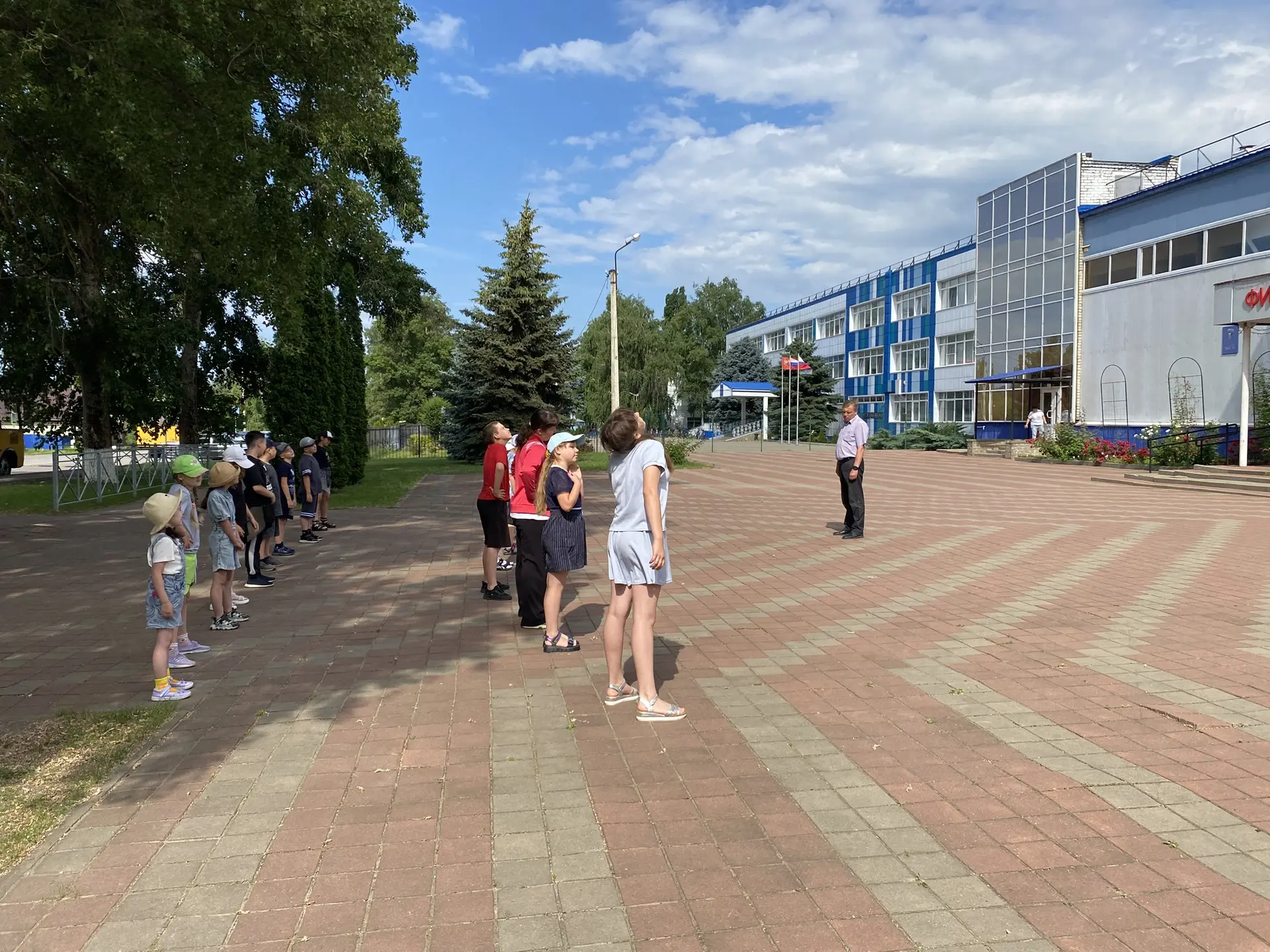 Десятый день в детском школьном оздоровительном лагере с дневным пребыванием "Огонёк" и лагере труда