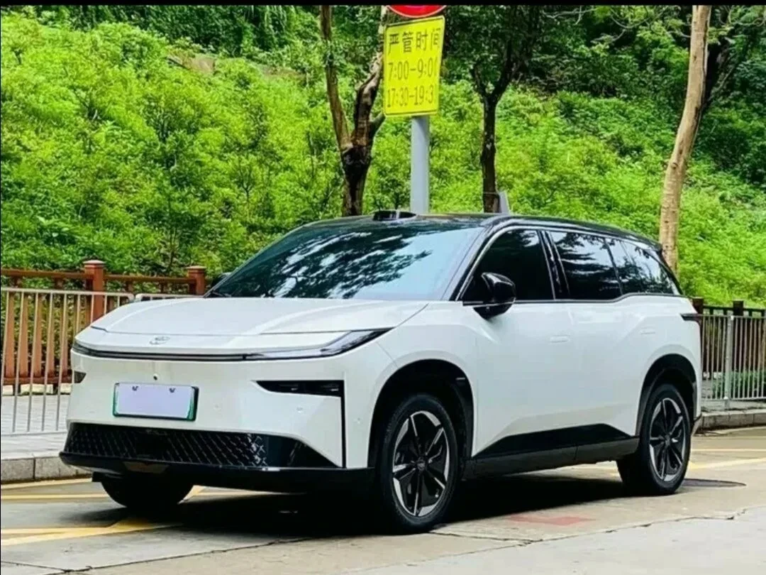 ⚡️ Хитовый электрокар Toyota bZ3X добрался до России!