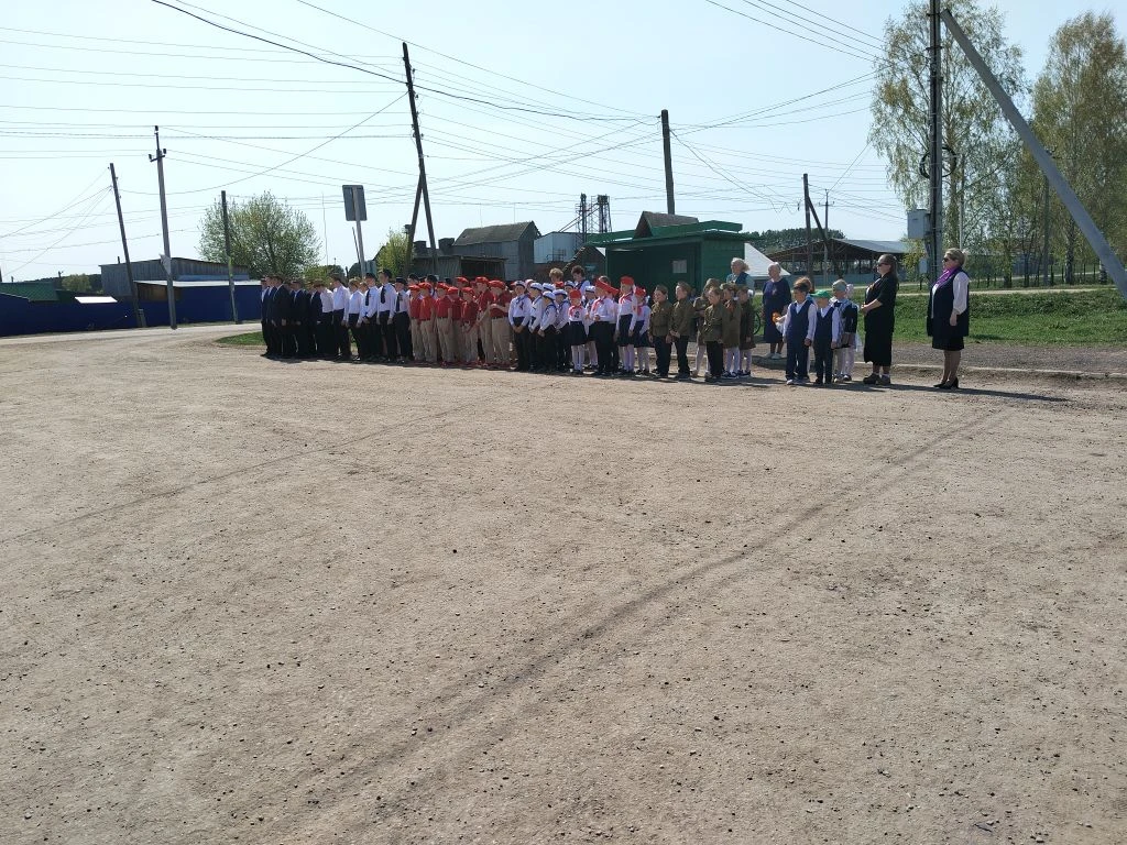 Сегодня учащиеся школы участвовали в школьном параде, посвящённом Дню Победы. Шли строе...