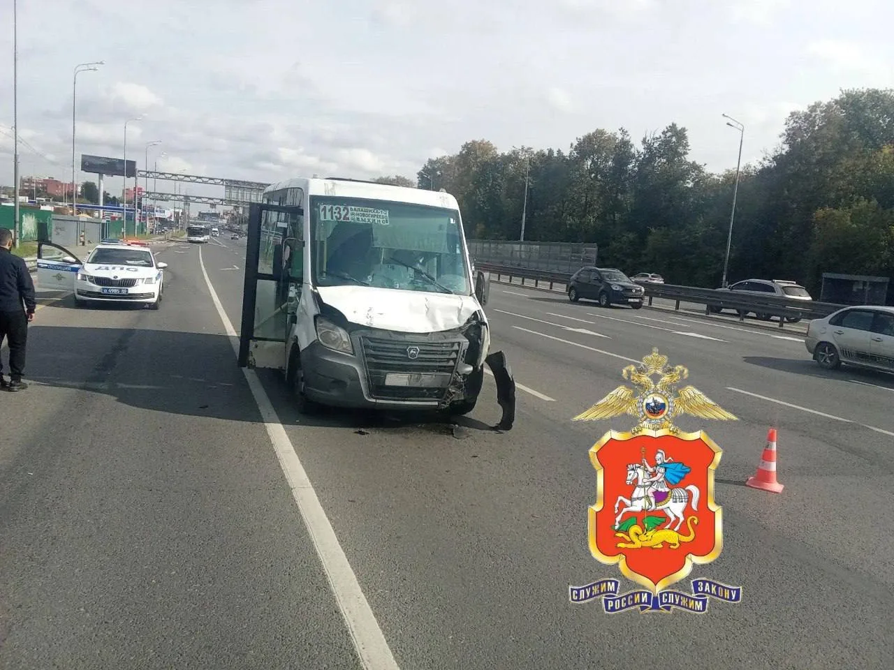 В Балашихе водитель Infiniti протаранил пассажирский автобус и скрылся с места происшес...