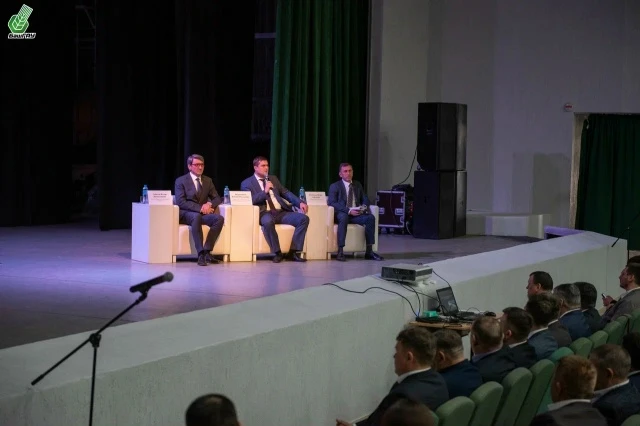 🌱 Посевная-2026 стартует раньше: в БашГАУ обсудили будущее АПК   Более 800 аграриев, экспертов и пре