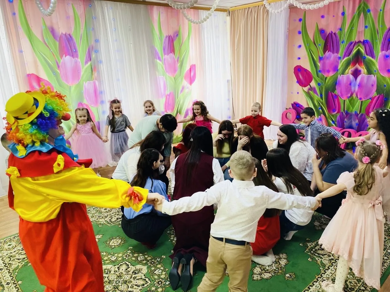 🌷 Наши активисты Движения Первых встречают Международный женский день в детском саду!  😉👍 Активисты 