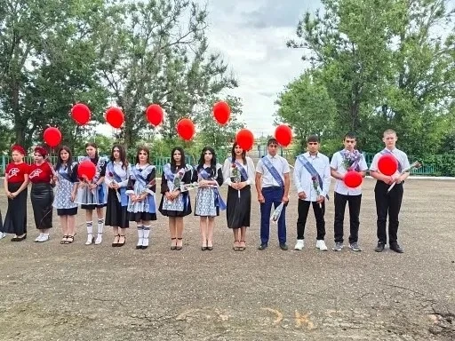 💥26 мая в  МОУ "СОШ с.Демьяс" прошла торжественная линейка «Последний звонок🔔».