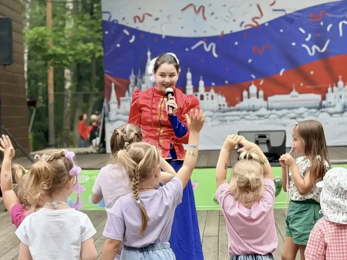 В #Пехоркапарк на сцене объединились юные посетители парка, чтобы как следует повеселит...