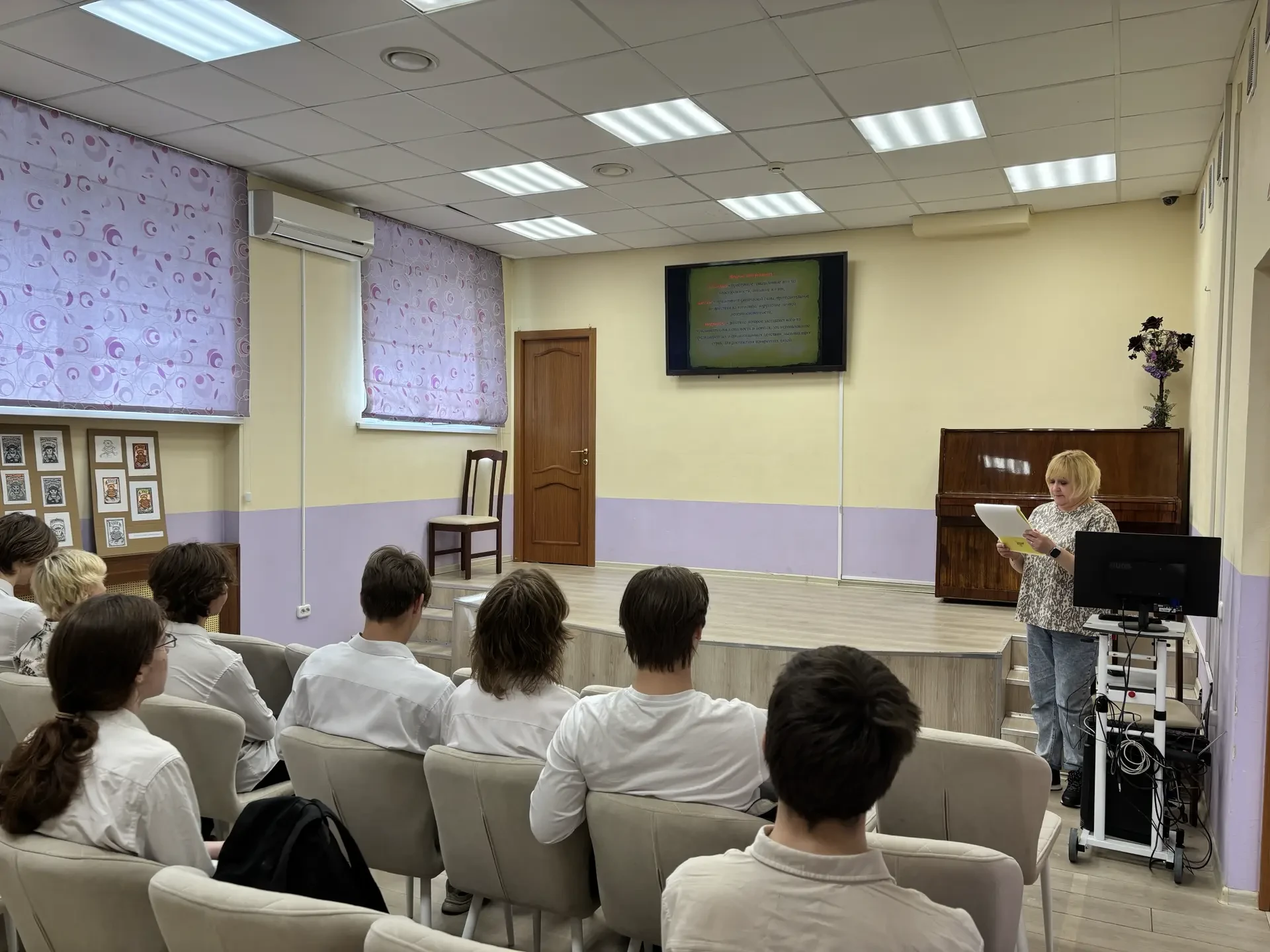 В преддверии летних каникул 9м класс посетил лекцию в библиотеке на Торжковской посвяще...