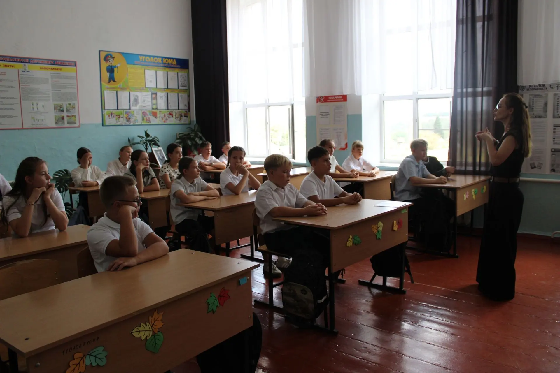 🙏В 6 «А» классе прошел особенный классный час. Участники говорили о событиях сентября ...