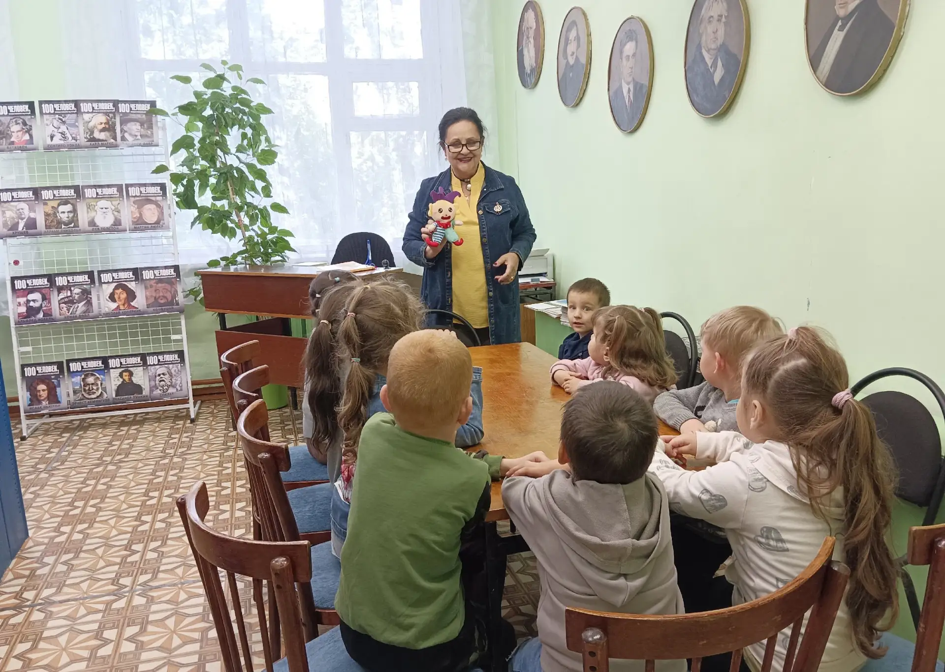 В канун дня рождения великого русского поэта А.С. Пушкина в Ревезенской библиотеке прошёл литературн
