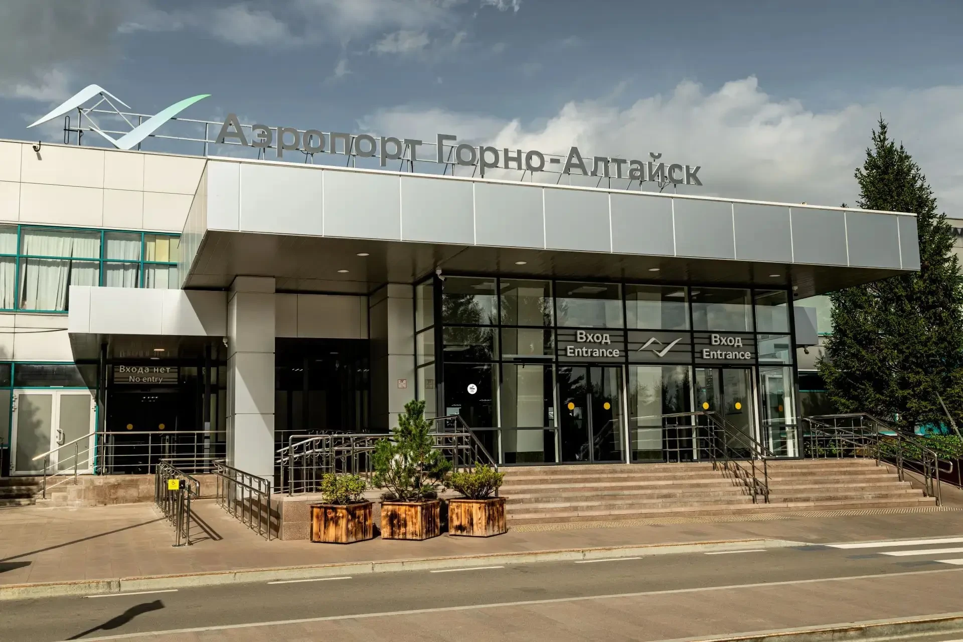В аэропорту Горно-Алтайска начали модернизировать терминал вылета.