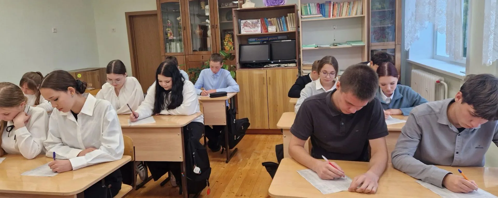 🇷🇺 День народов Российской Федерации в #ИшакскаяСОШ! 📖✨
