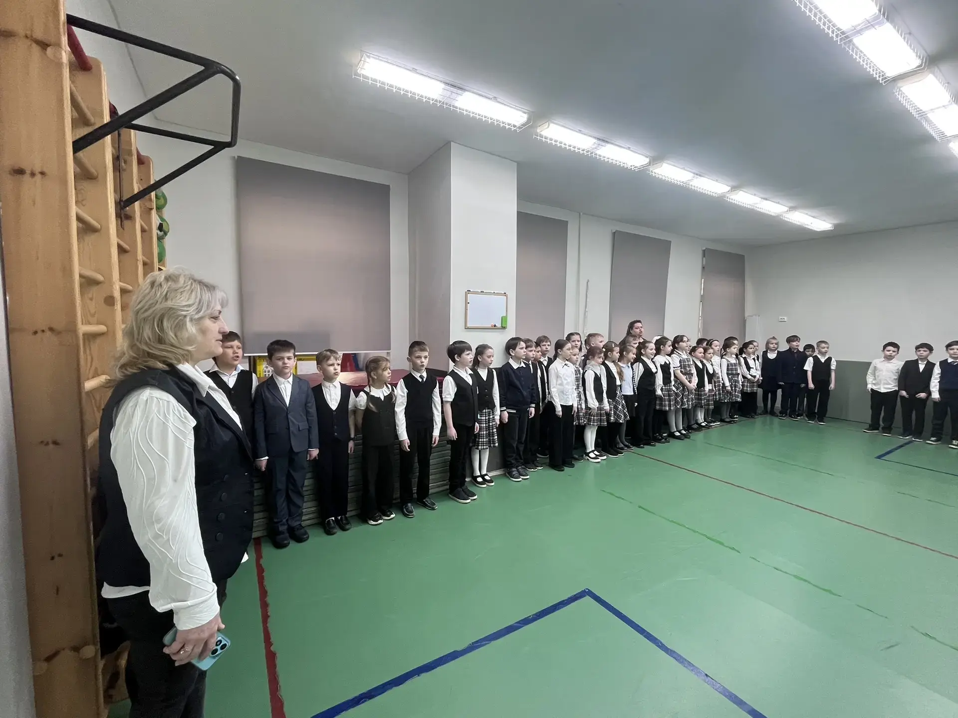 Новая учебная неделя началась с торжественных линеек! 🇷🇺  Сегодня, 6 апреля, в Гимназии №32 по тради