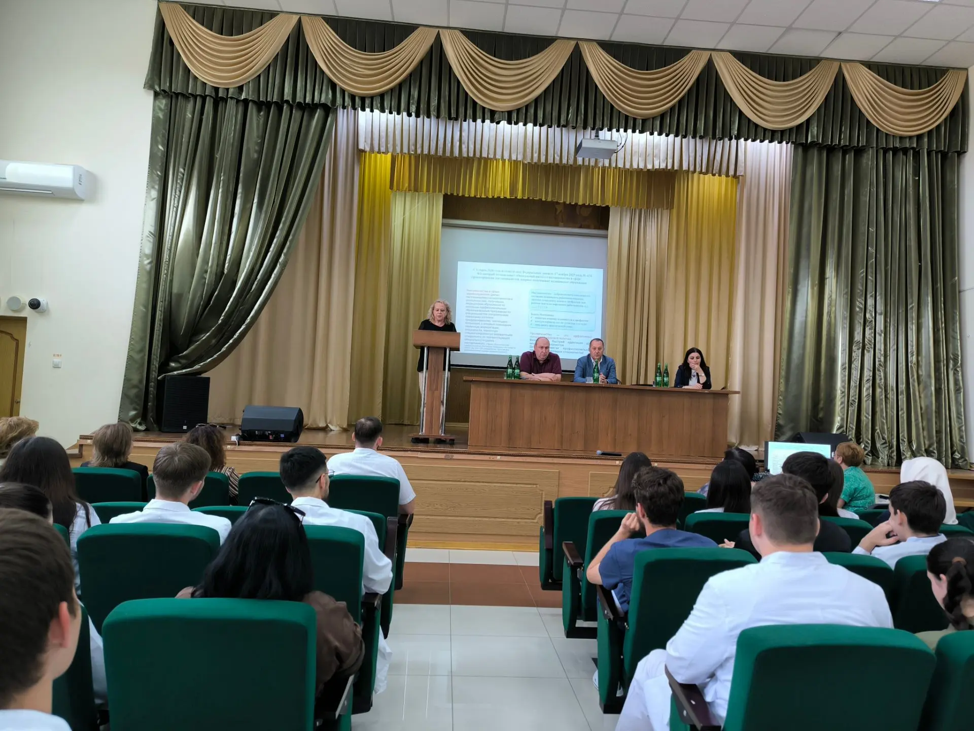 👩‍🏫 «Наставничество — это цветок, который расцветает, когда мы делимся своими знаниями с другими».