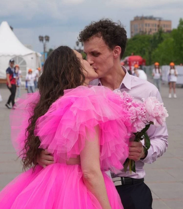 Александра, та самая невеста:

Два дня счастья, бега и любви на «Вратах Сибири» 🏁💍

Это был самый 