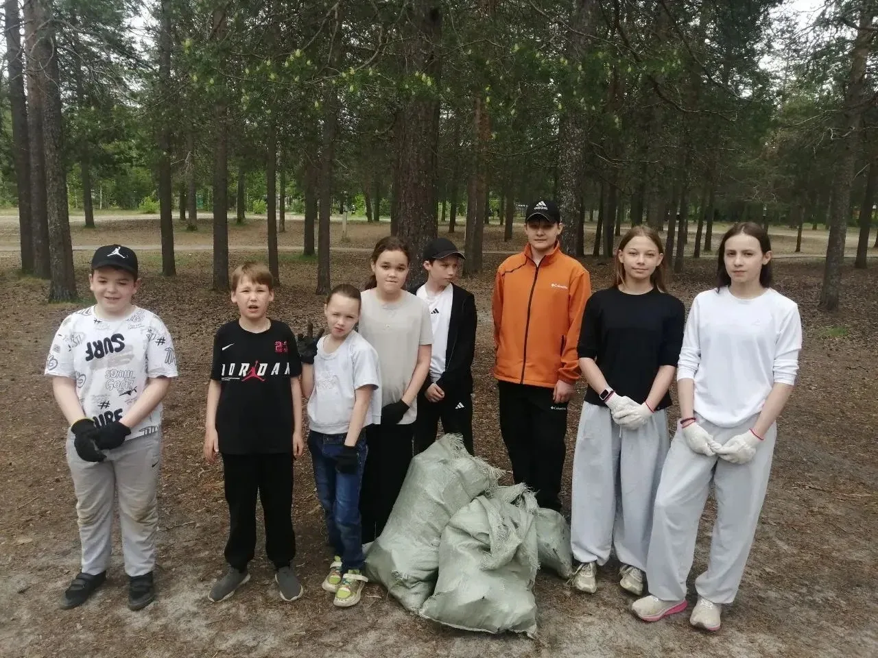 🏆Чистота победы начинается с леса 🌲🌲🌲

11 июня для отряда юных лыжников ⛷️⛷️⛷️выдался не просто 