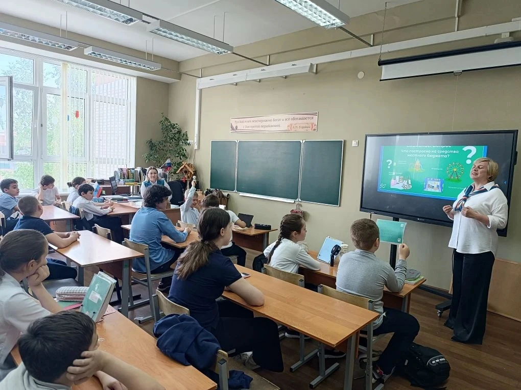 🇷🇺 Налоговая грамотность со школьной скамьи  21 мая в нашей школе для учеников 5 класса прошёл необы