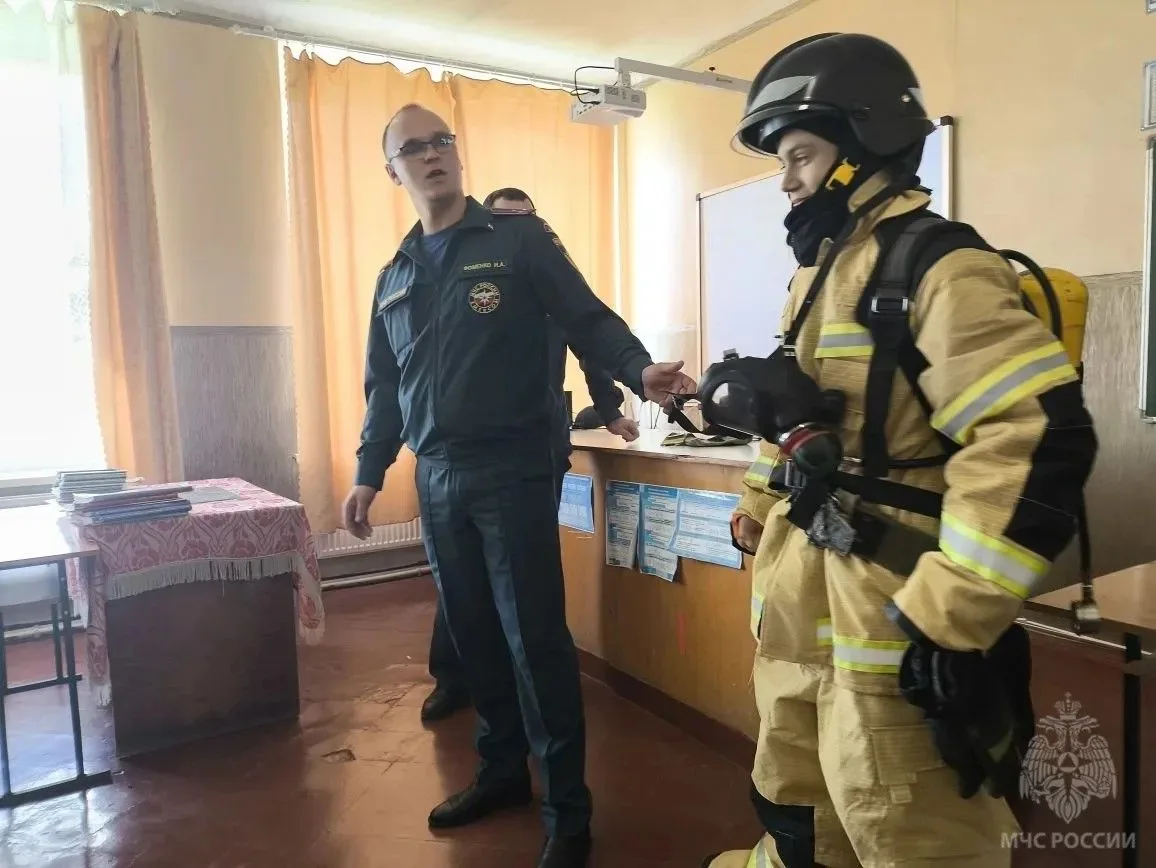 Каникулы должны быть безопасными  Традиционно в конце учебного года сотрудники МЧС России Новопсковс