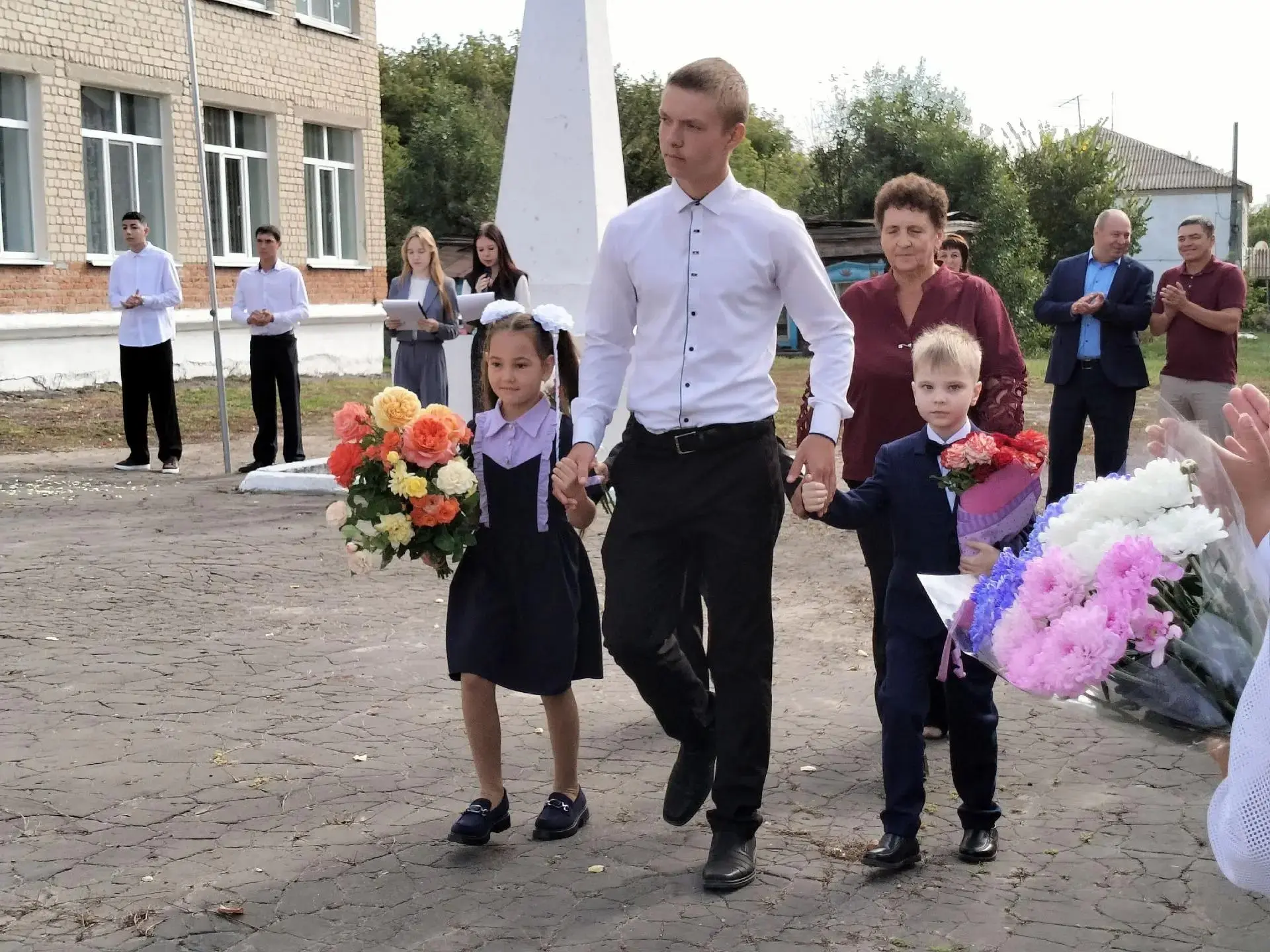 Сегодня в школе села Бурнуковка прозвучал долгожданный первый звонок и учебное заведени...
