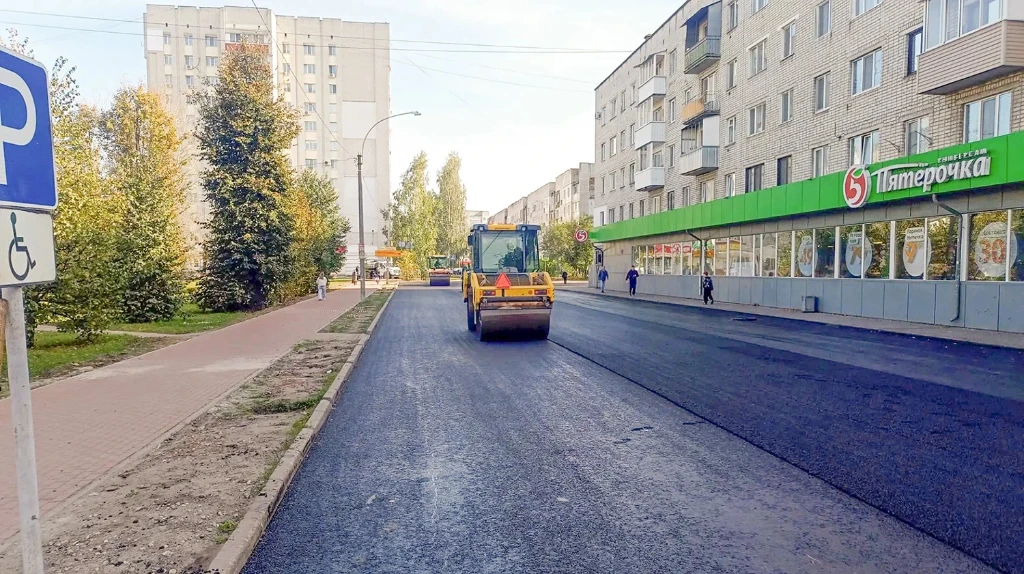 💯 На улице Котовского в Брянске уложили верхний слой асфальта