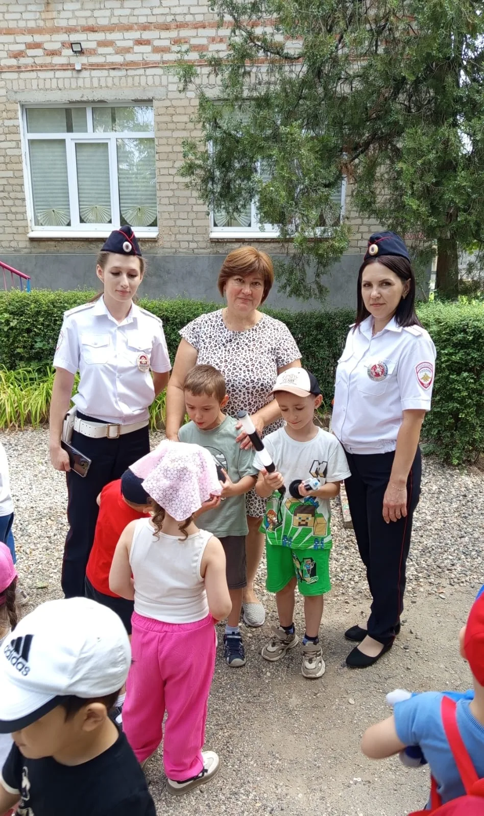 В Международный день светофора, 5 августа,  ребята группы компенсирующей направленности...