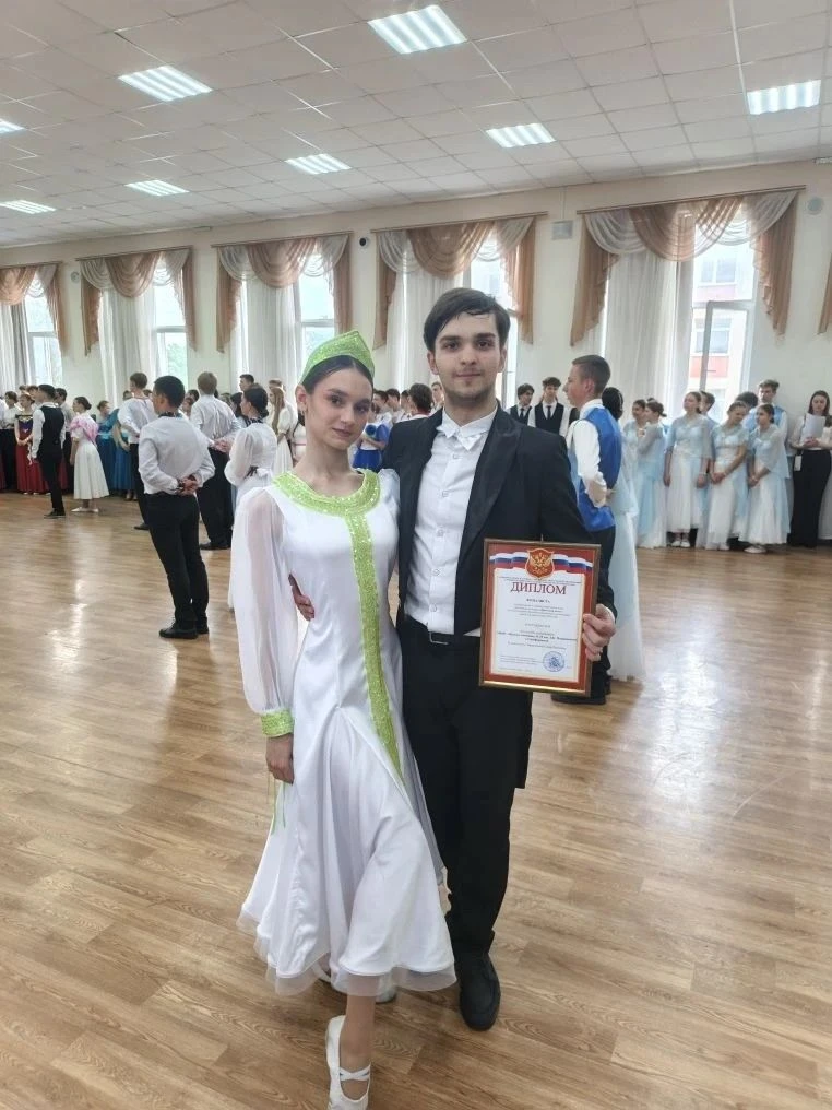 Поздравляем коллектив выпускников нашей школы с блестящим выступлением на муниципальном...