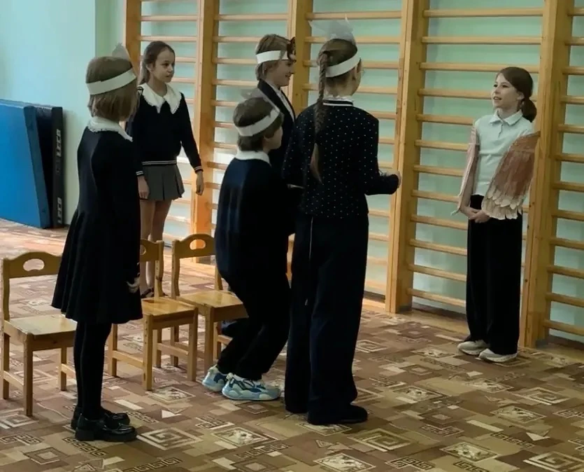 📚 Школьный проект «Читаем детям».  🧒Ученики 4-В класса подготовили для воспитанников детского сада и