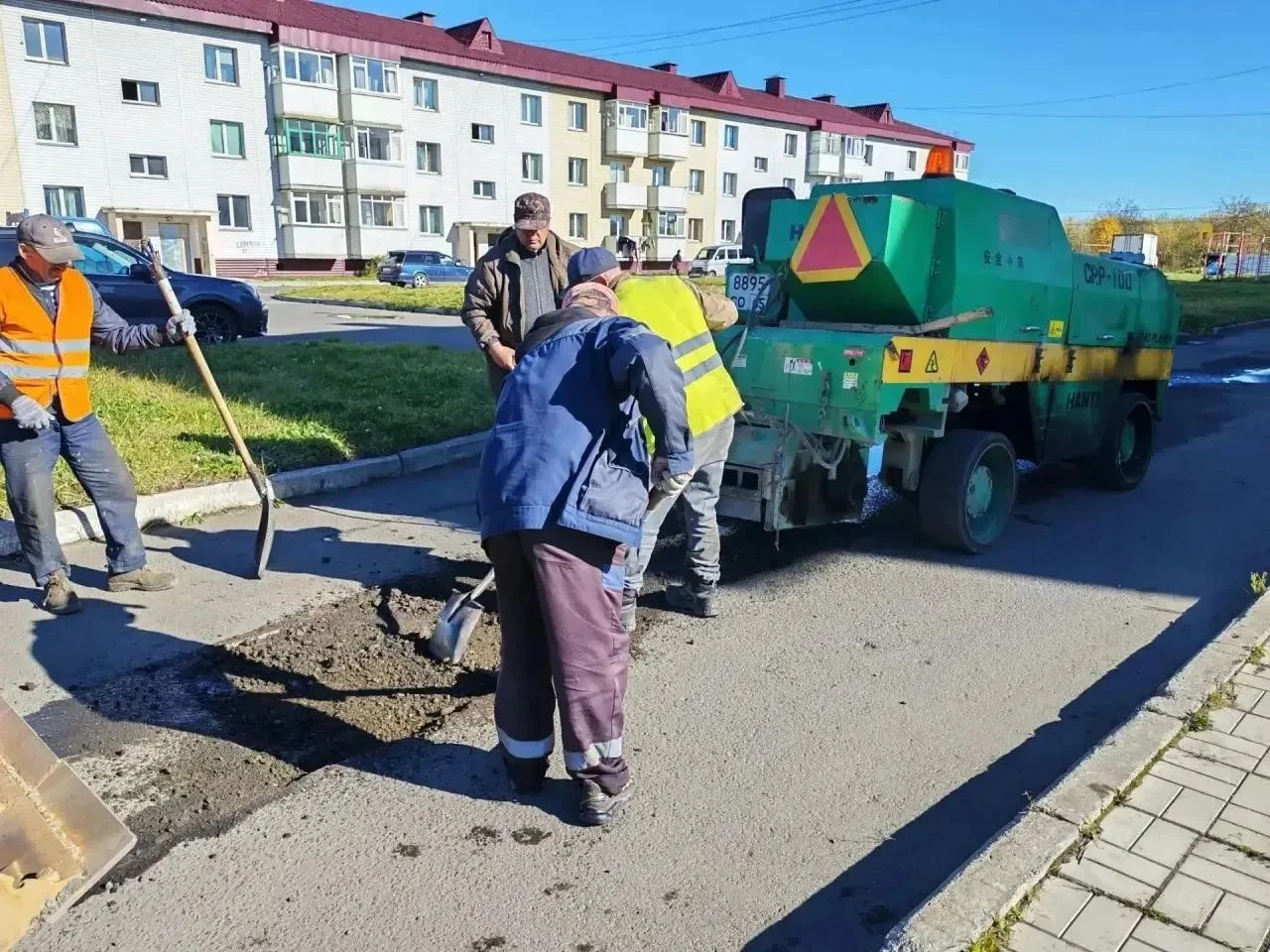 🍂🚧 Осень — время ямочного ремонта в Поронайске