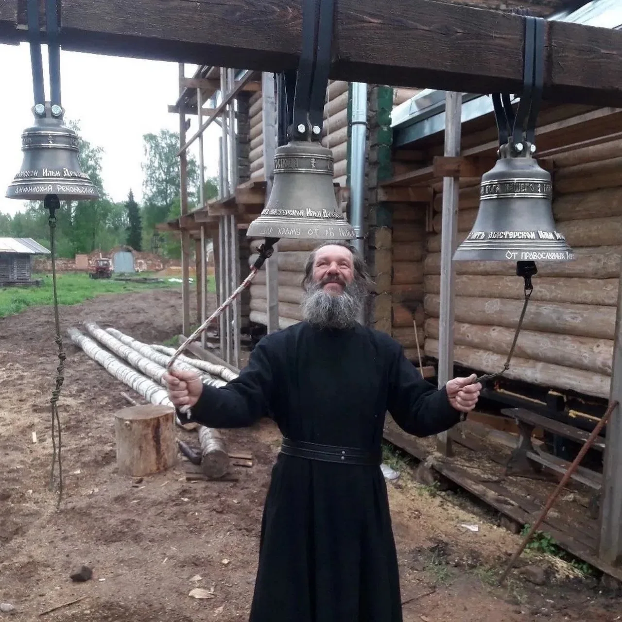 Дорогие Братья и Сестры! В Троицкой Реконьской пустыни печка в доме,где живут о.Маркелл...