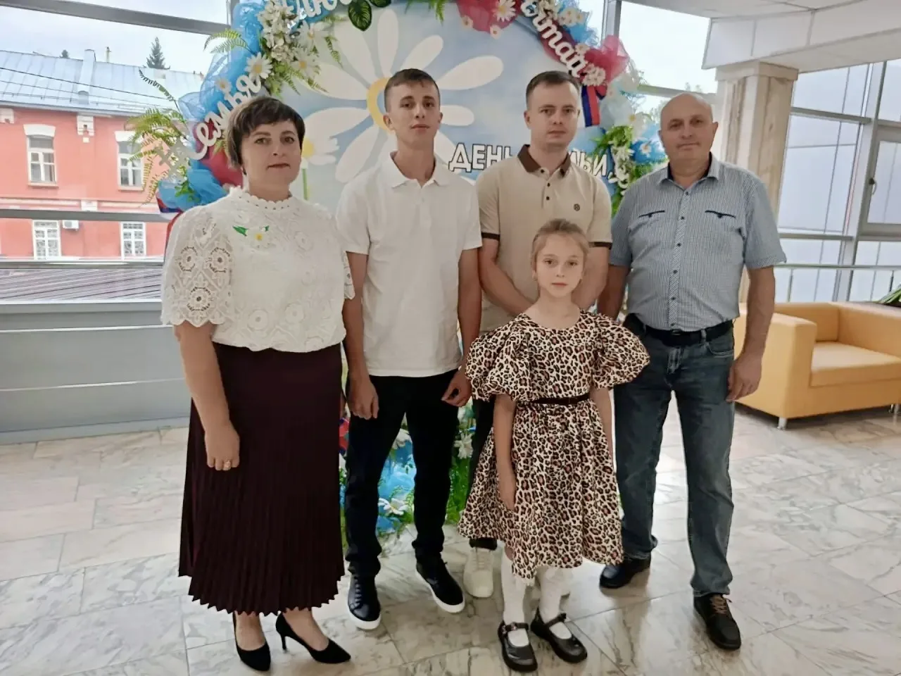 Семья начальника участка службы охраны, защиты и воспроизводства лесов ООО «Каменский Л...